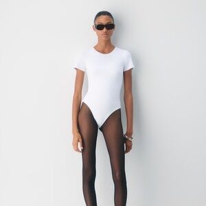 Aritizia Babaton Classic White Contour Bodysuit